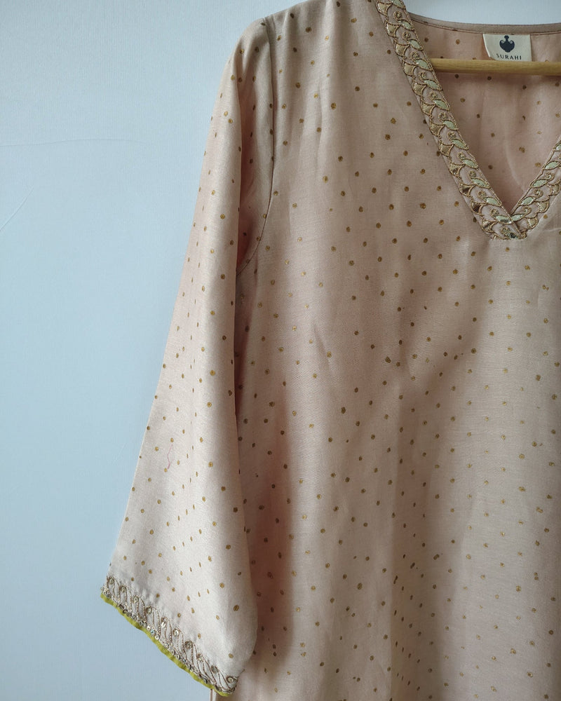 BEIGE KURTA WITH GOTAPATTI 